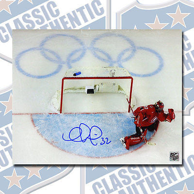 CHARLINE LABONTE Women's Team Canada Autographed 8x10 photo (#2896)