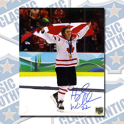 HAYLEY WICKENHEISER Team Canada autographed 8x10 photo (#3147)