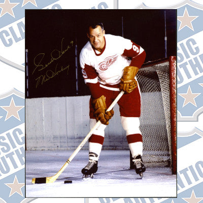 GORDIE HOWE Detroit Red Wings autographed 8x10 photo (#271)