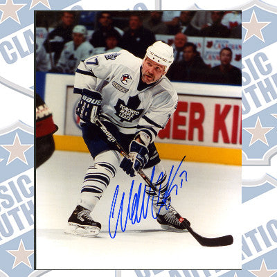 WENDEL CLARK Toronto Maple Leafs autographed 8x10 photo (#138)